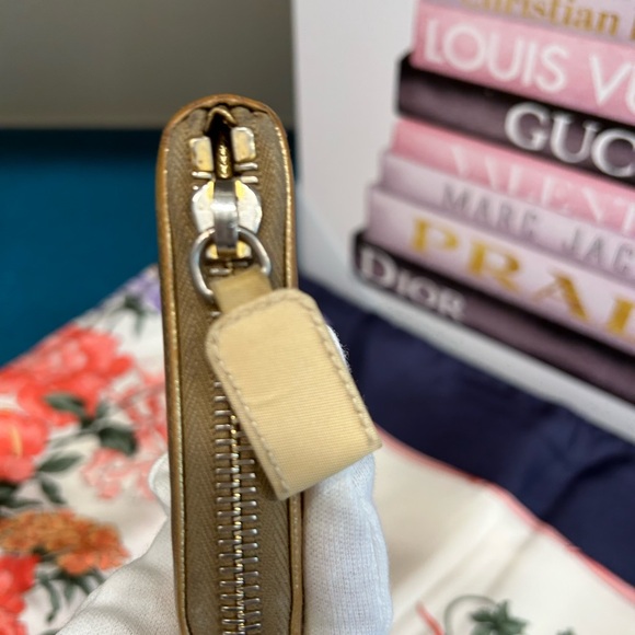 Prada long wallet in Gold - Picture 5 of 8